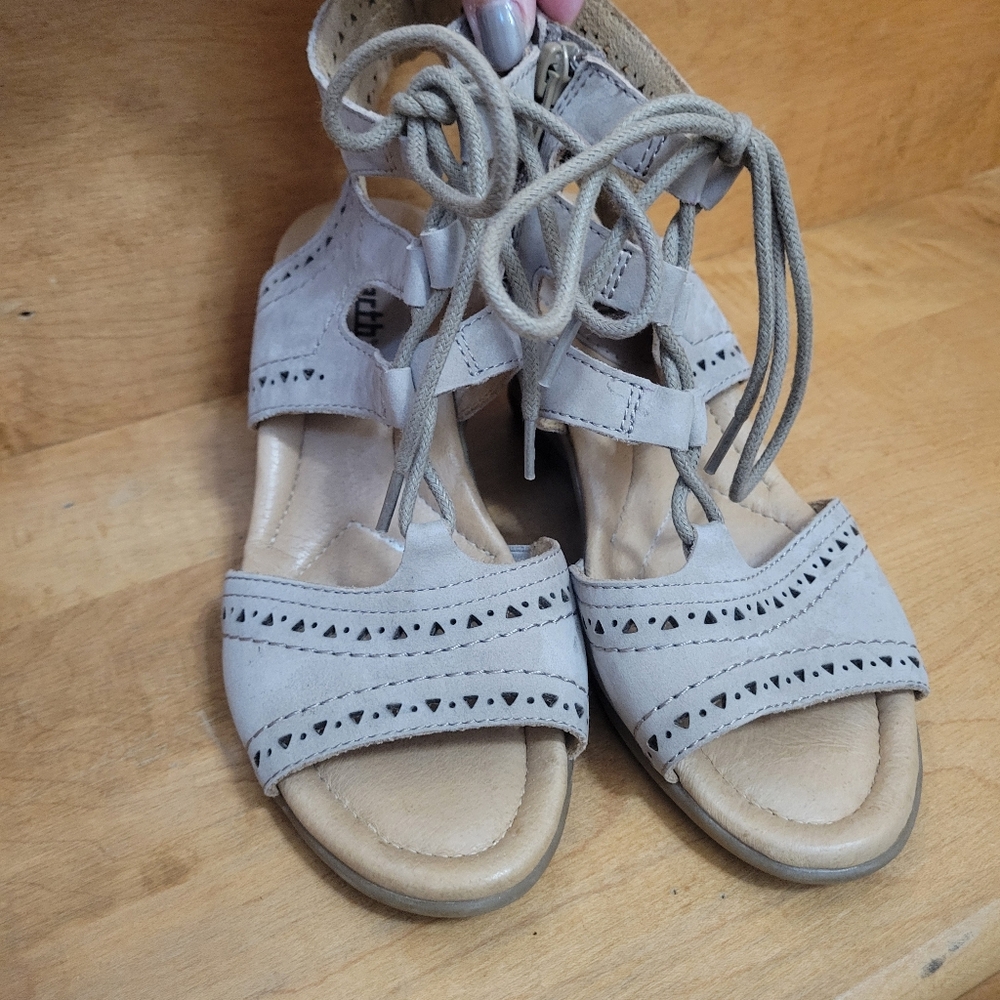 Earth sandals 5.5